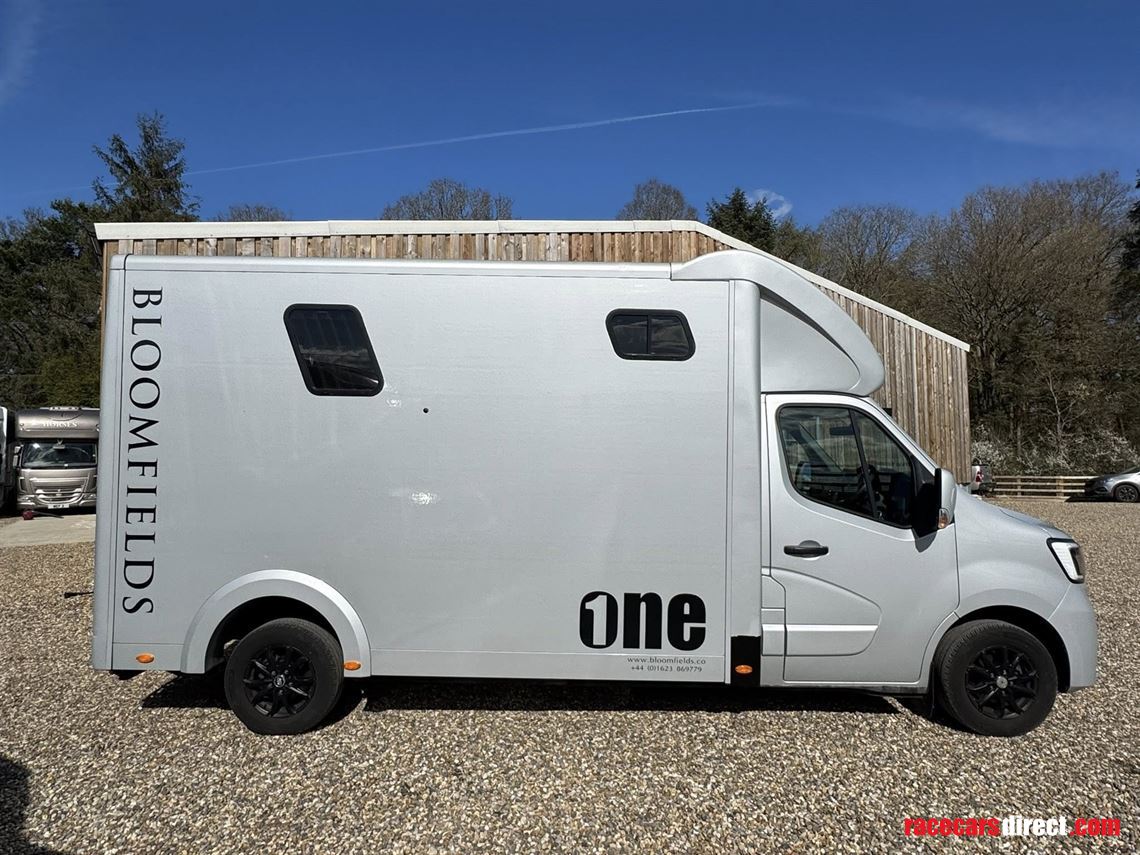 2021-renault-bloomfields-2-horsebox-1100kg-pa