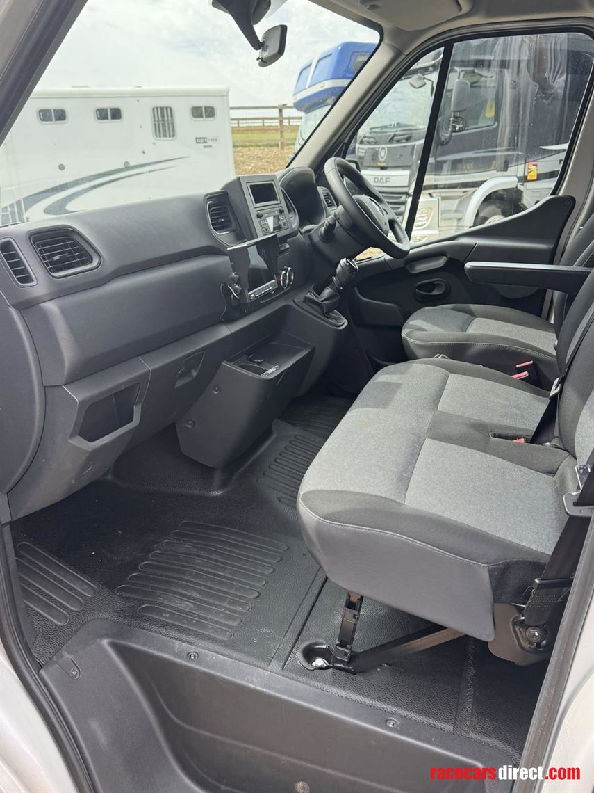 2021-renault-bloomfields-2-horsebox-1100kg-pa