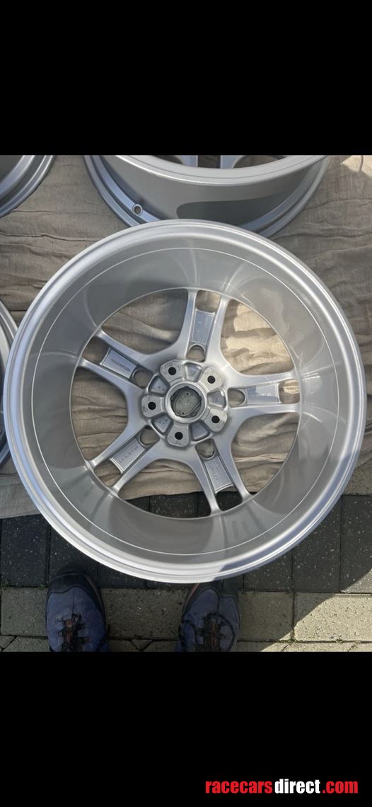 porsche-997-c4s-lobster-claw-alloys