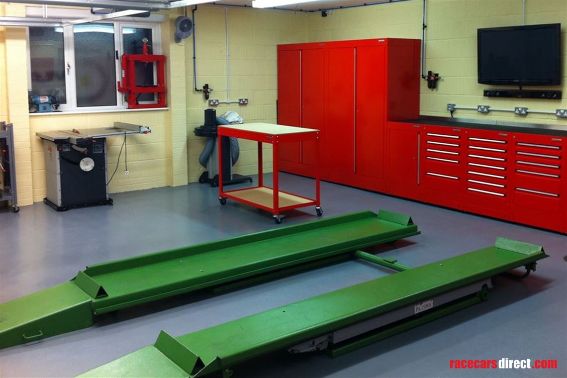 Scissor lift platform system