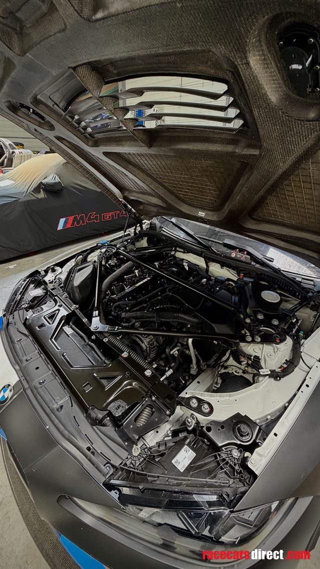 bmw-m4-gt4-g82-evo