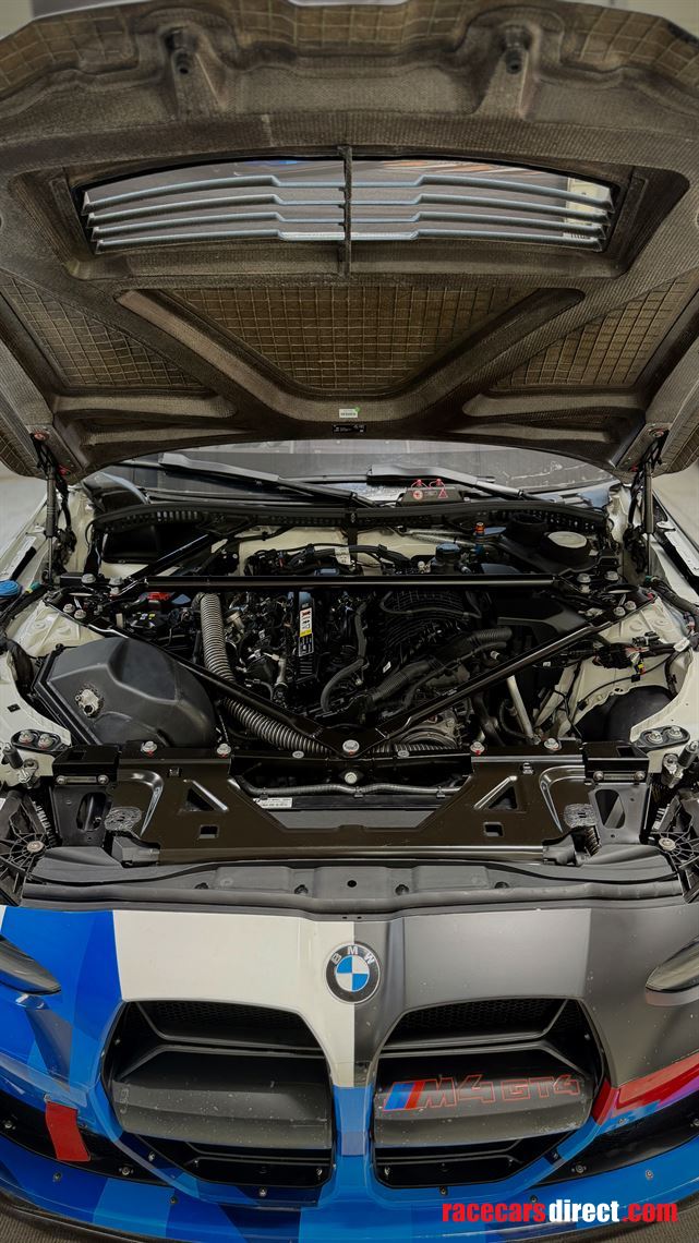 bmw-m4-gt4-g82-evo