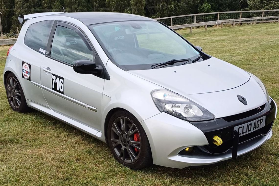 2011-renaultsport-clio-rs200-siverstone-gp