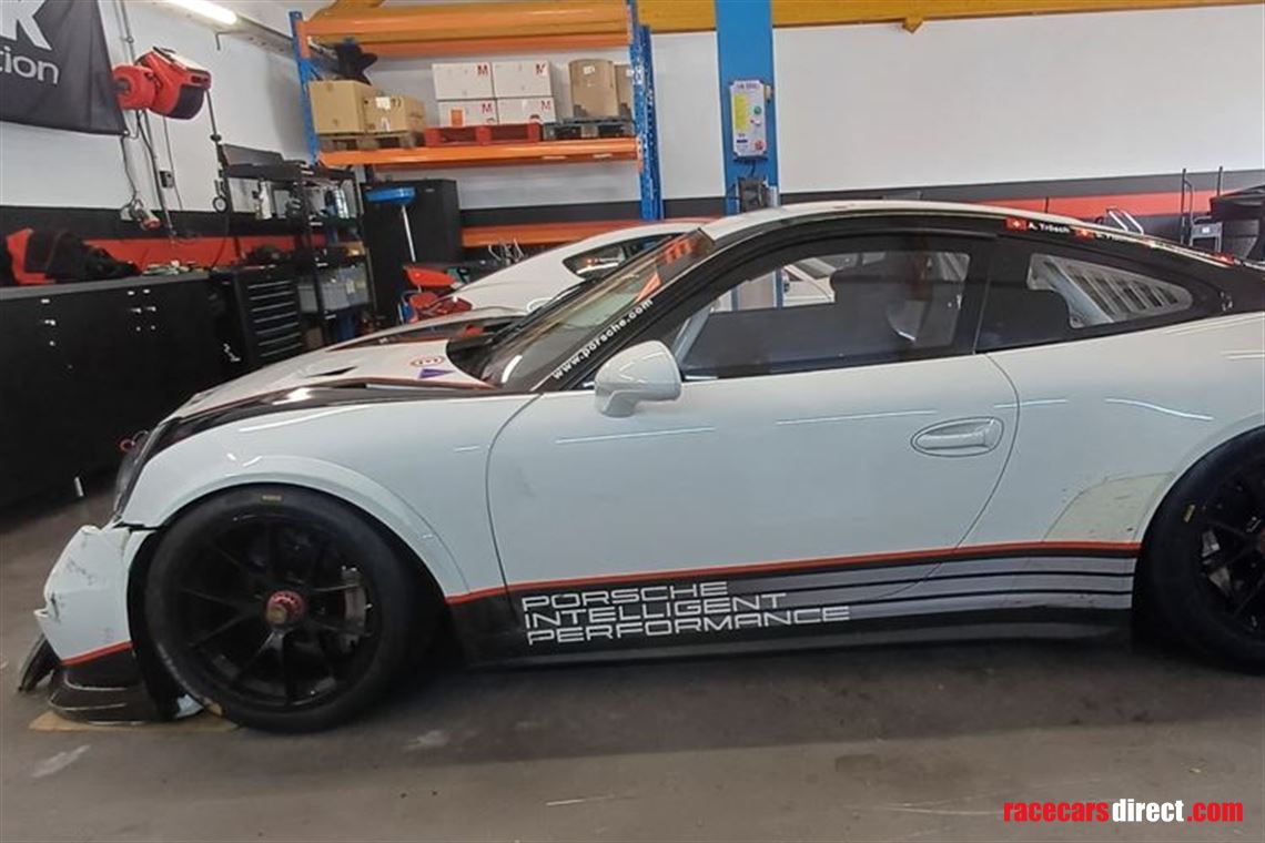 porsche-gt3-cup-9911-accident-damaged-car