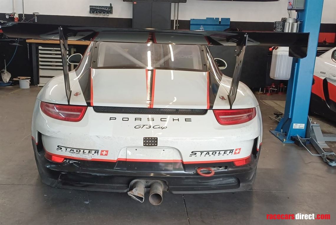 porsche-gt3-cup-9911-accident-damaged-car