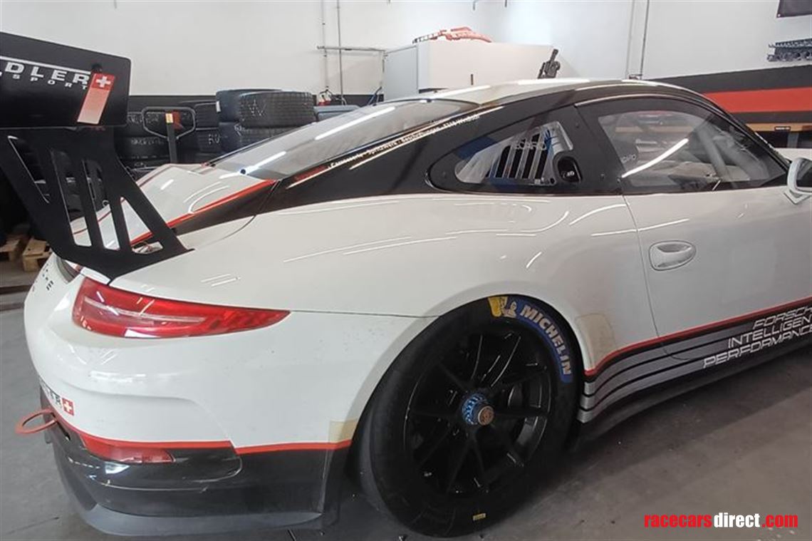 porsche-gt3-cup-9911-accident-damaged-car