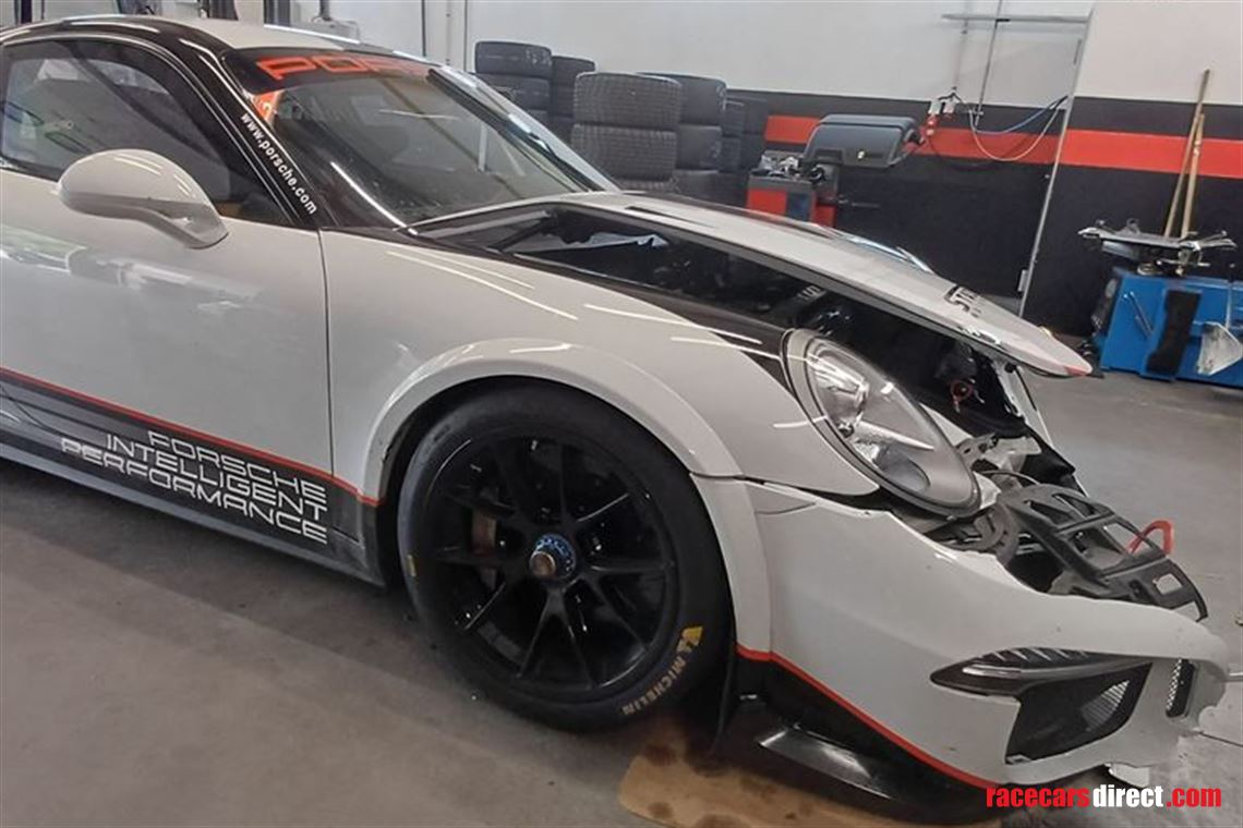 porsche-gt3-cup-9911-accident-damaged-car