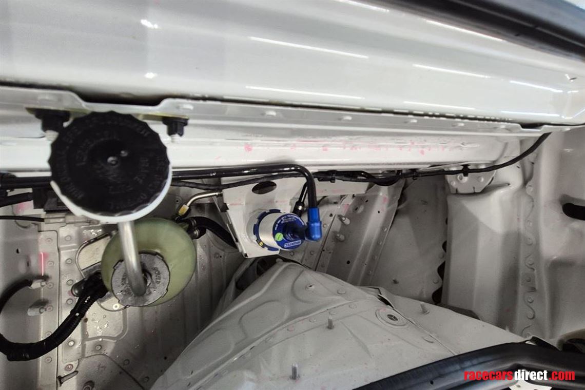 porsche-gt3-cup-9911-accident-damaged-car