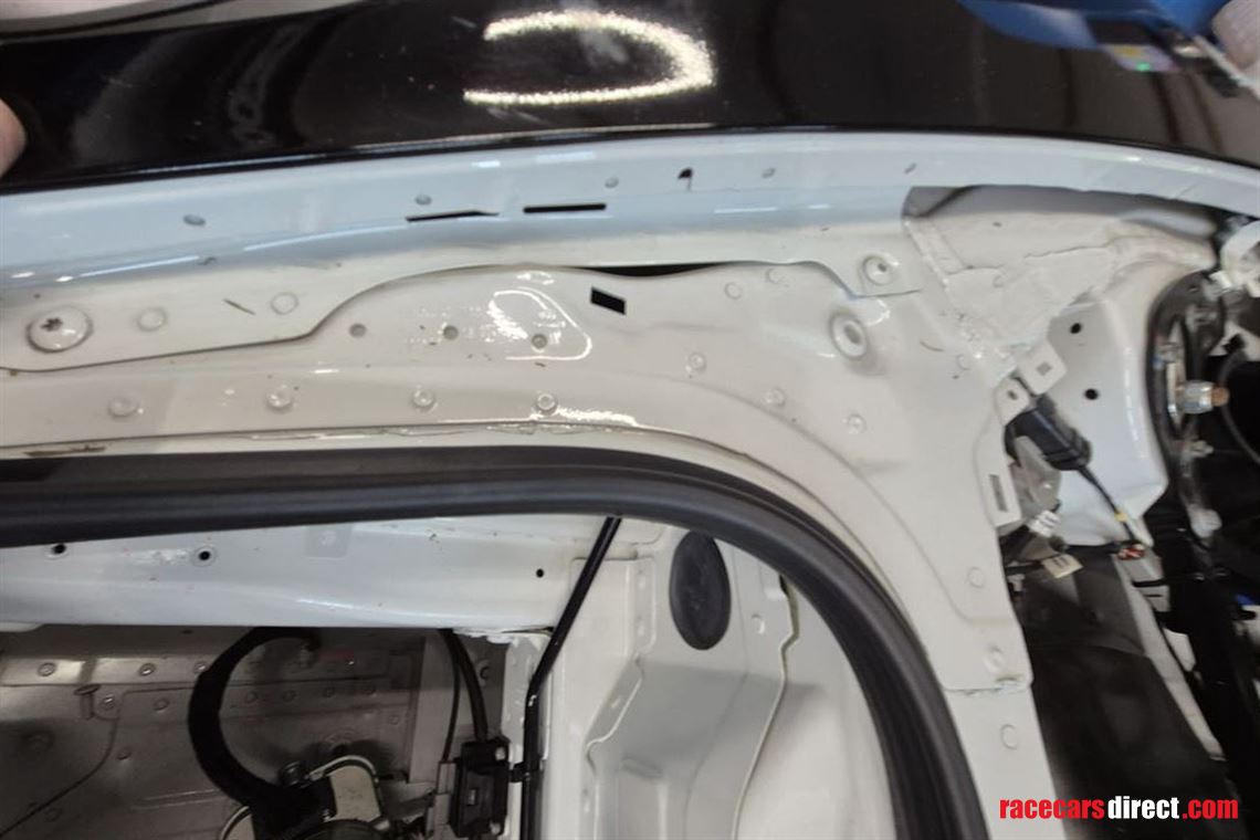 porsche-gt3-cup-9911-accident-damaged-car