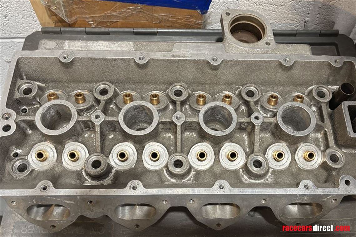 cosworth-head-and-parts