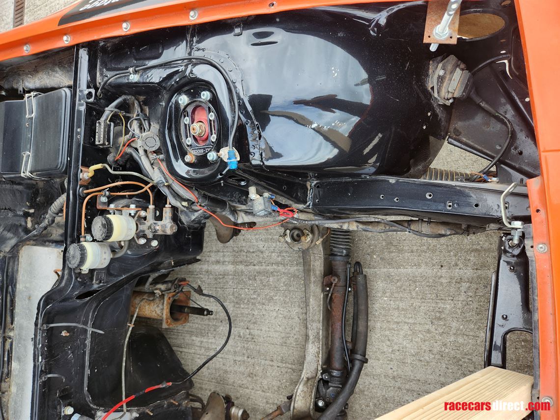 porsche-944-s-race-chassis-lsd-safety-devices