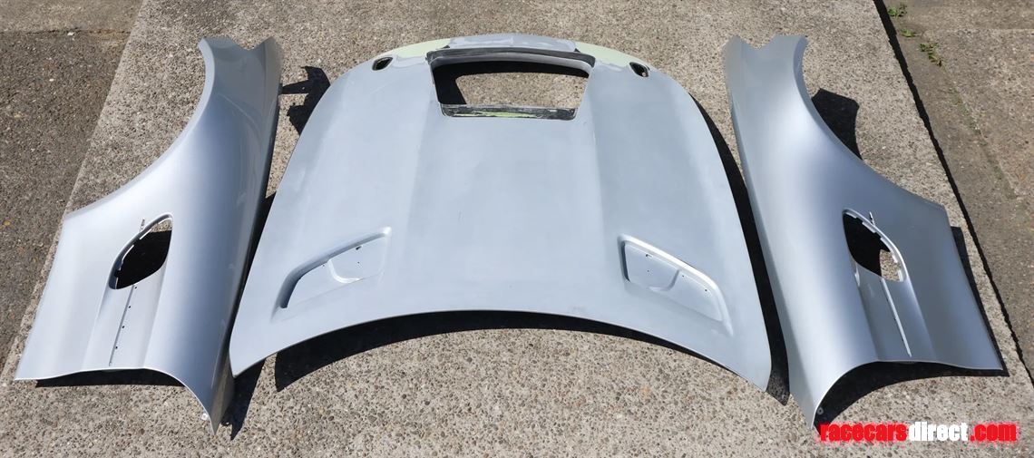 mercedes-amg-gt4-hood-and-fender-set