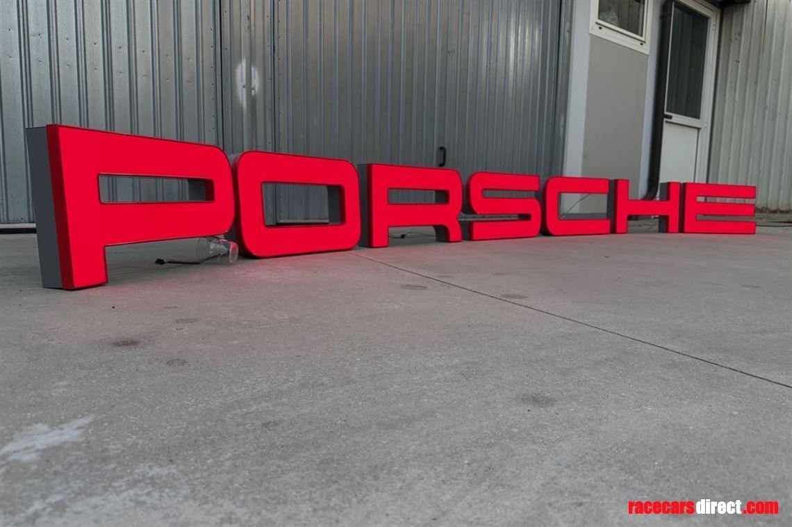 illuminated-porsche-letter-sign