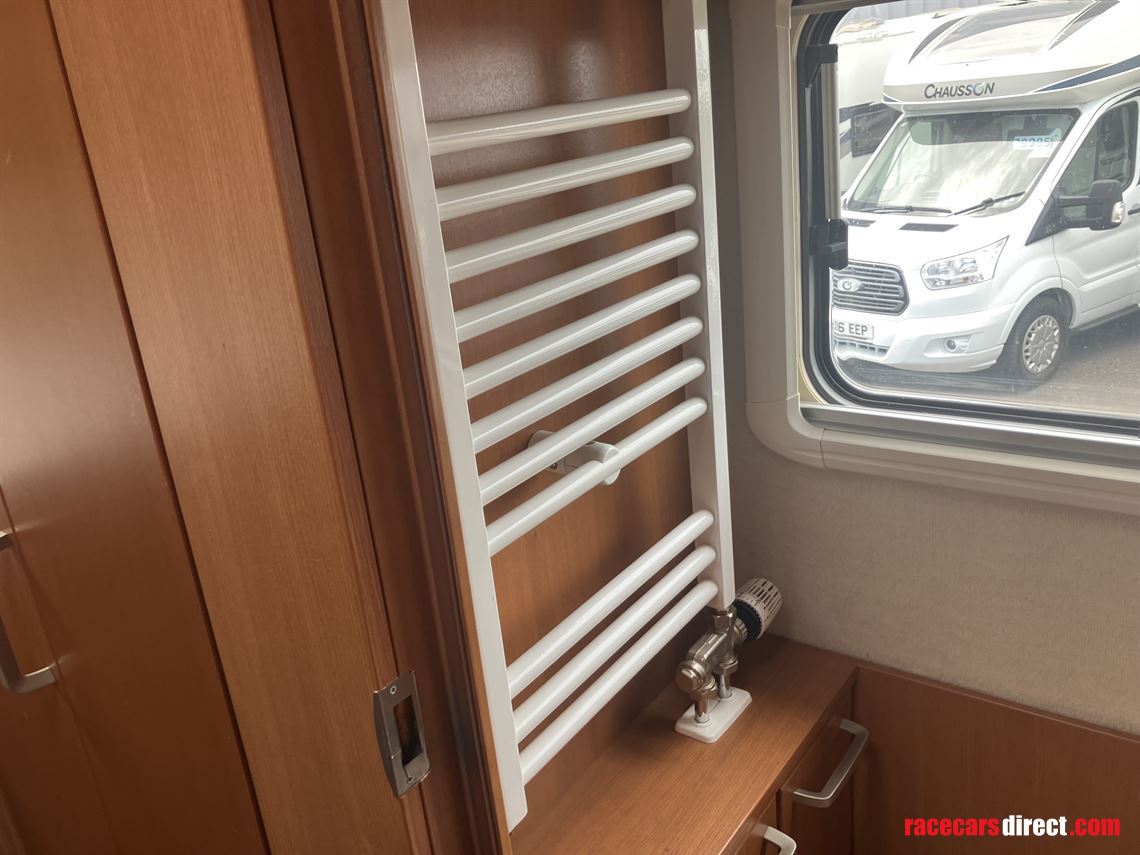 2011-niesmann-bischoff-8000i-lw-garage-motorh