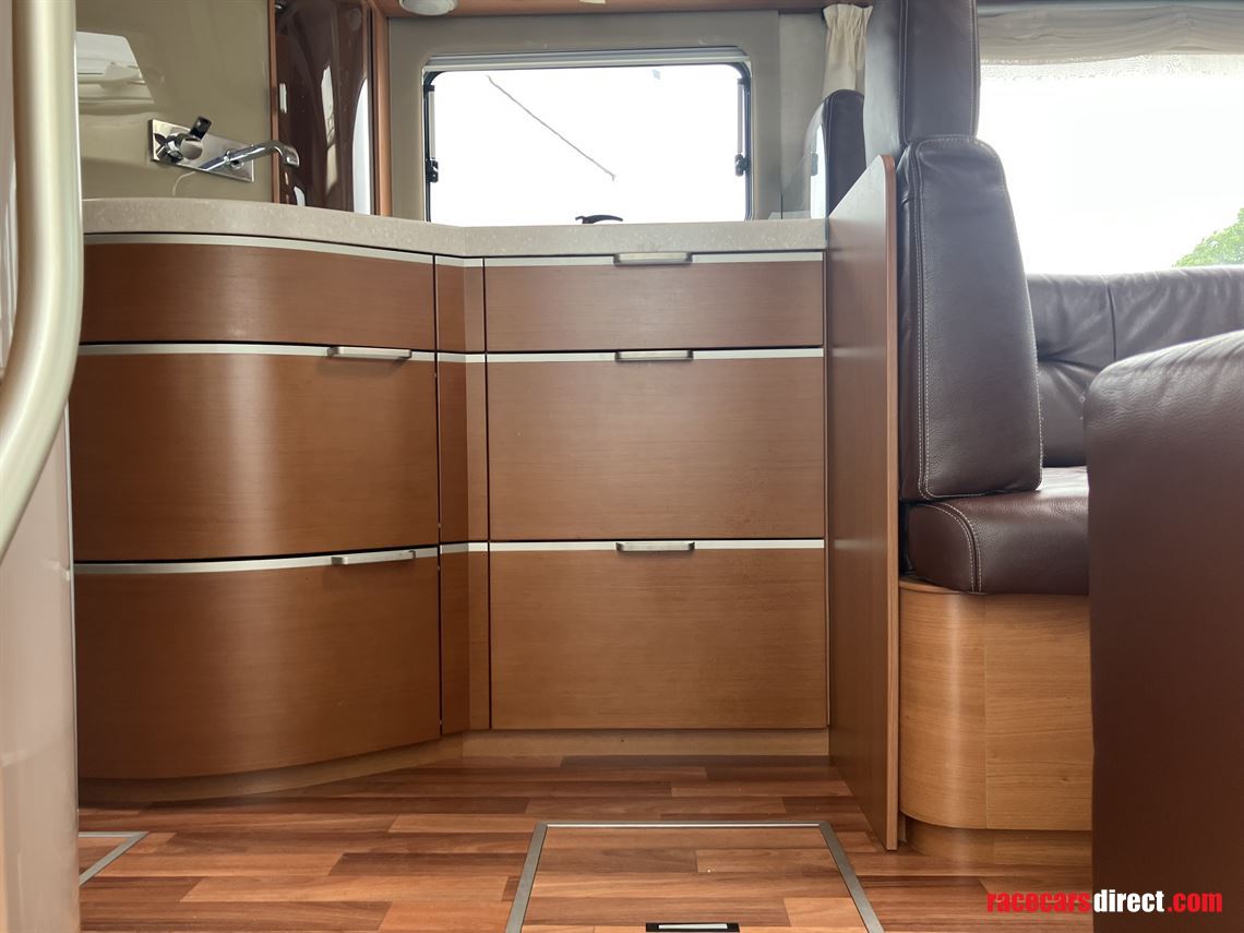 2011-niesmann-bischoff-8000i-lw-garage-motorh