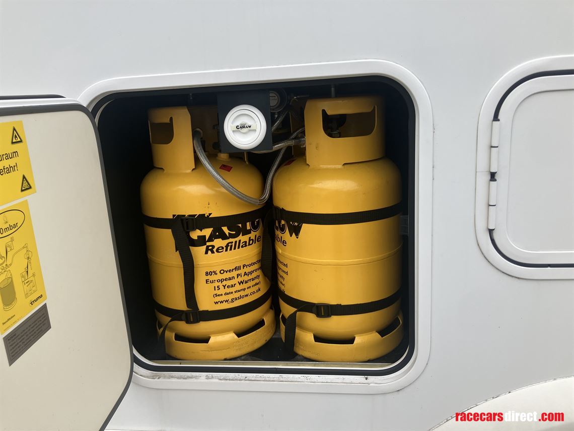 2011-niesmann-bischoff-8000i-lw-garage-motorh