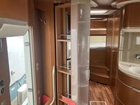 2011-niesmann-bischoff-8000i-lw-garage-motorh