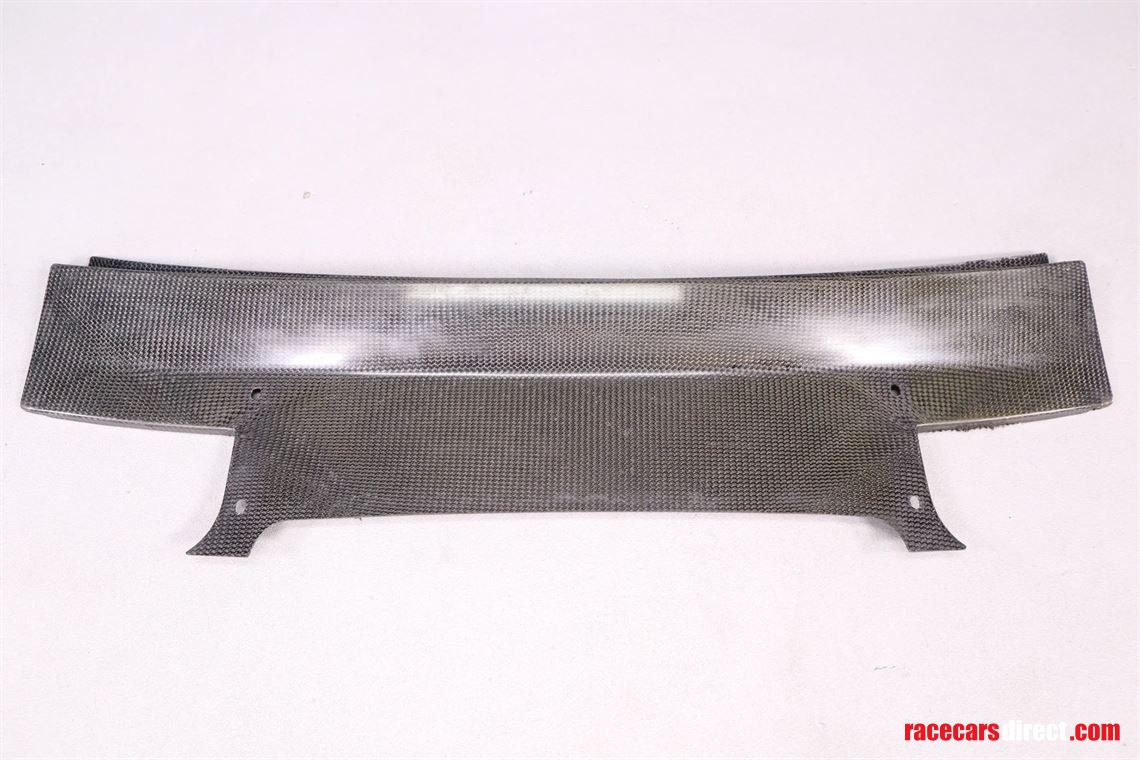 carbon-cover-in-the-bonnet-area