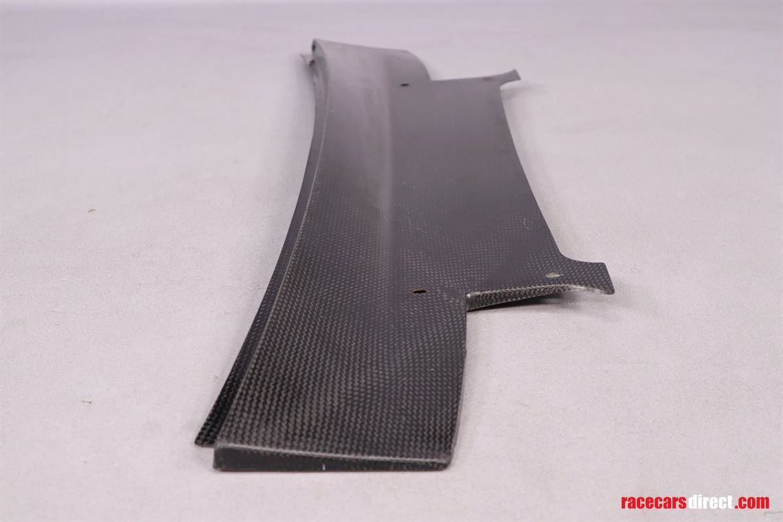 carbon-cover-in-the-bonnet-area