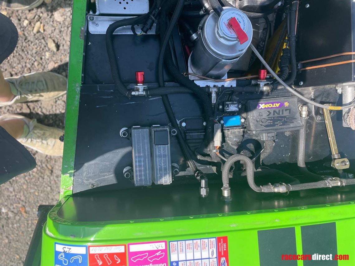 caterham-race-car-2lr-duratec