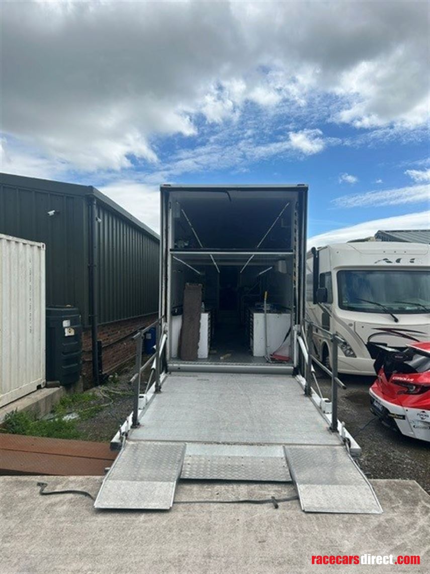 iveco-tractor-unit-and-trailer