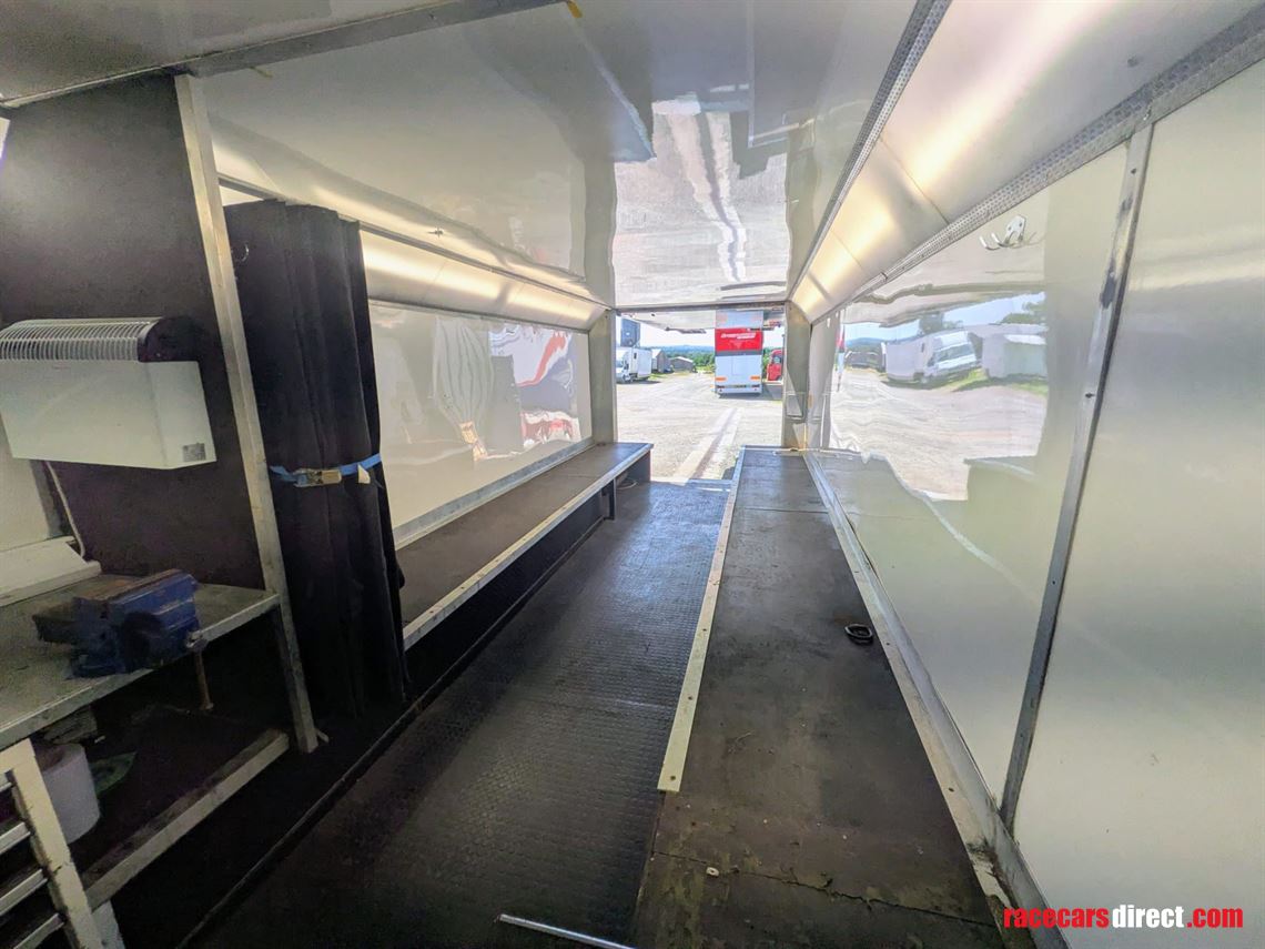 race-trailer-tractor-unit