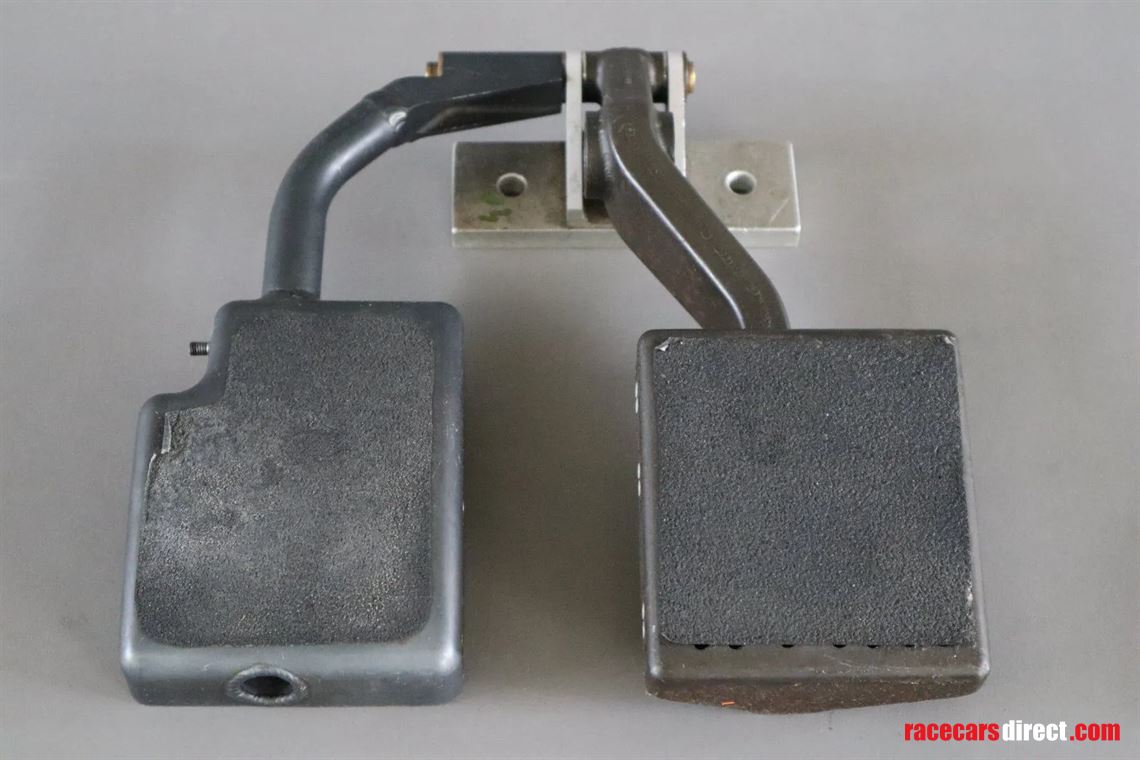 mclaren-mercedes-mp413-formula-1-pedals