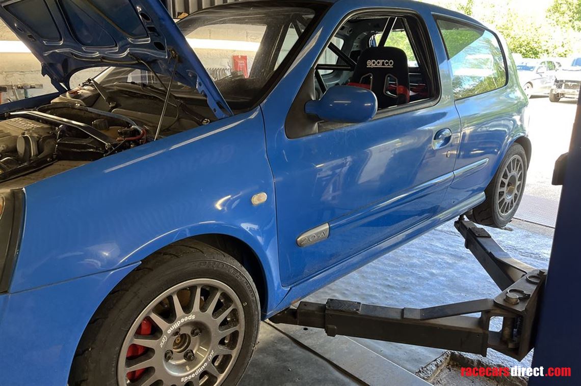 left-hand-clio-182
