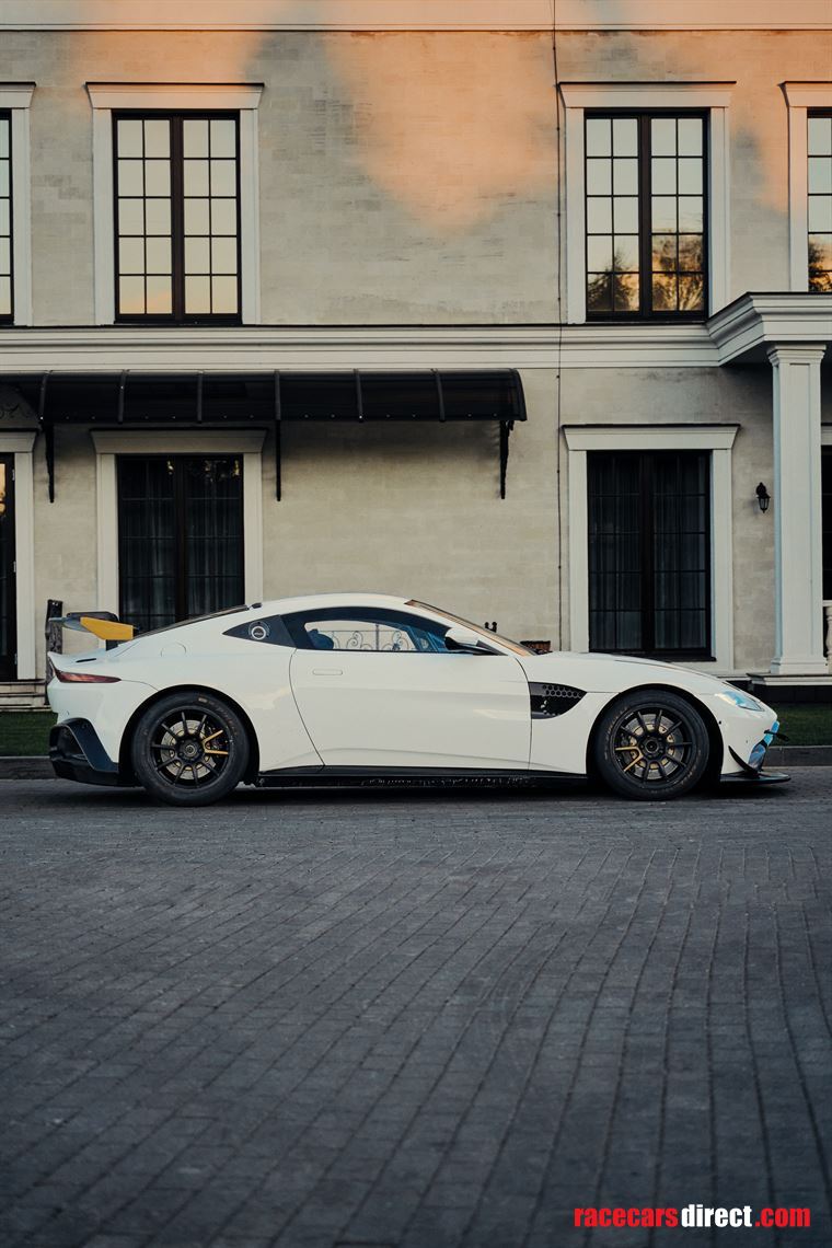 aston-martin-vantage-gt4