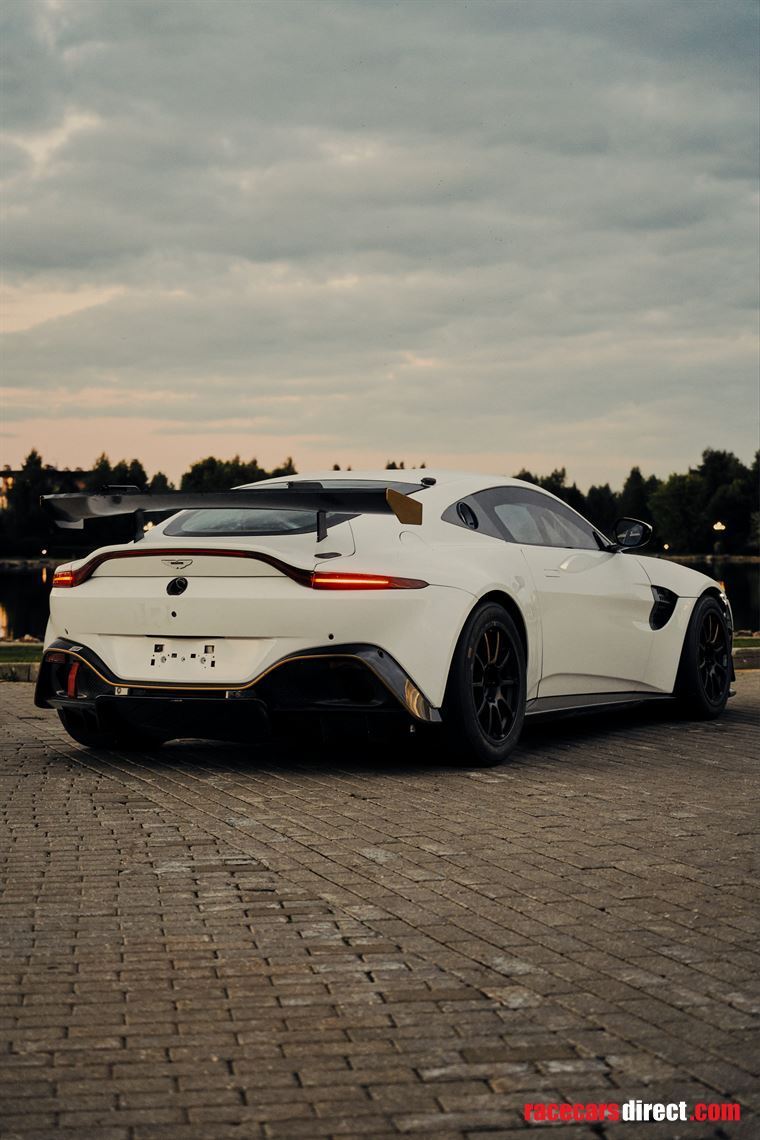 aston-martin-vantage-gt4