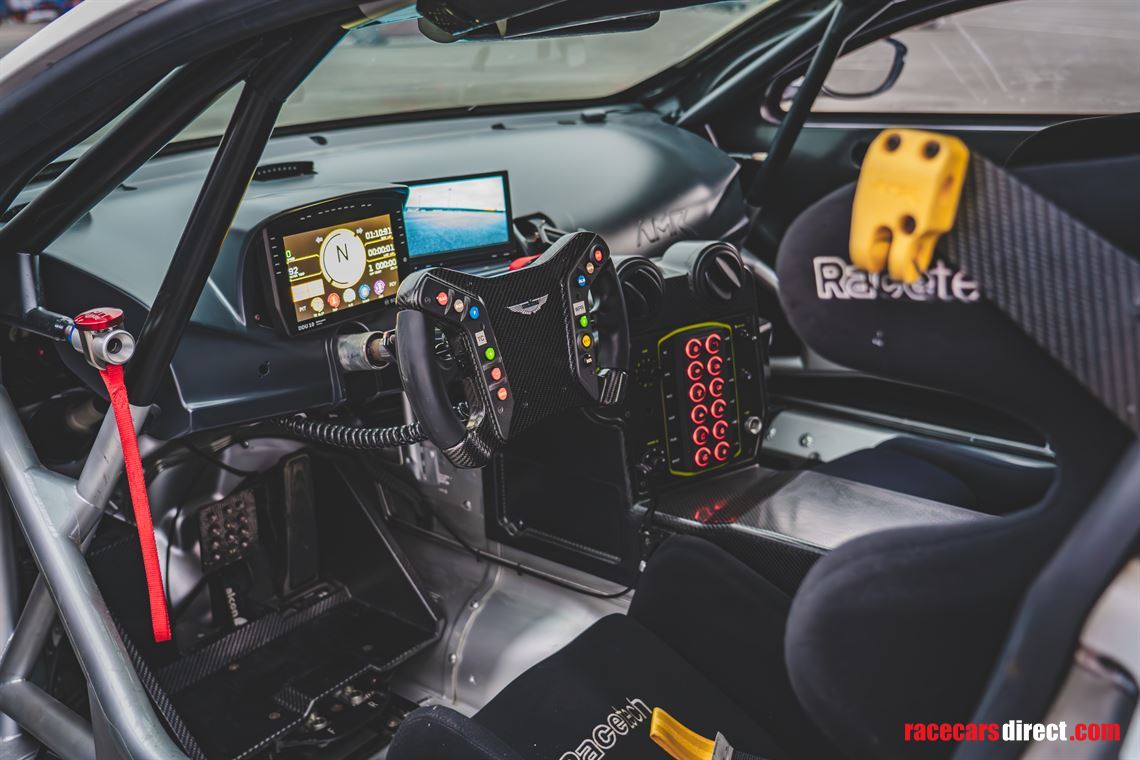 aston-martin-vantage-gt4