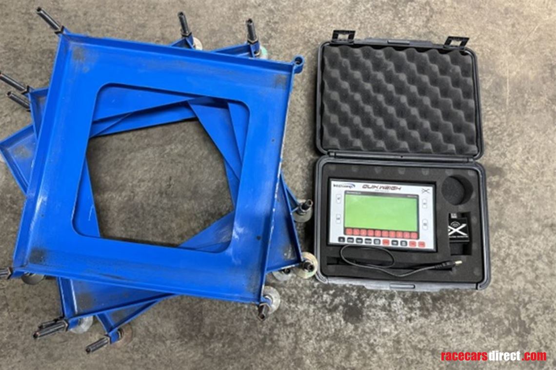 wireless-intercomp-scales-with-set-up-pads