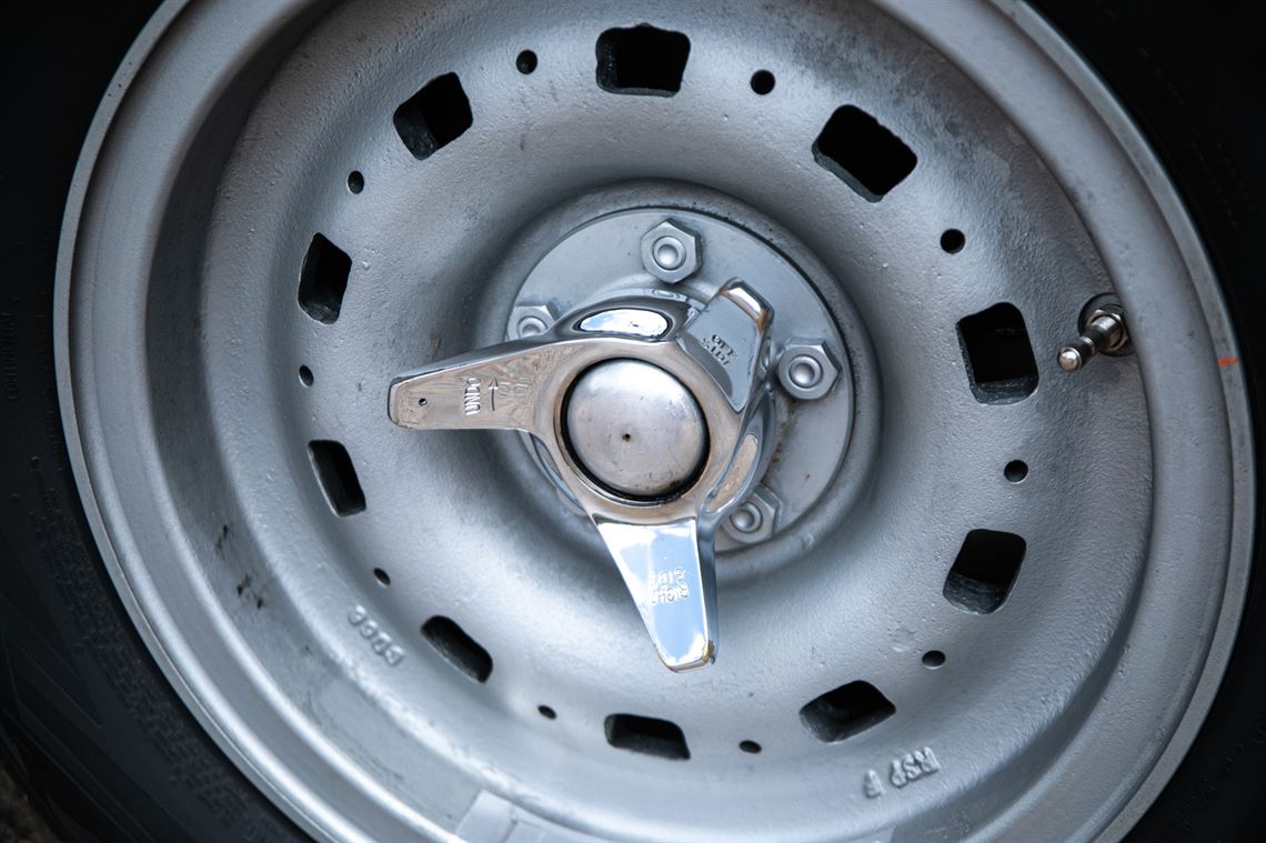 1961-jaguar-e-type-series-i-38-litre-lightwei