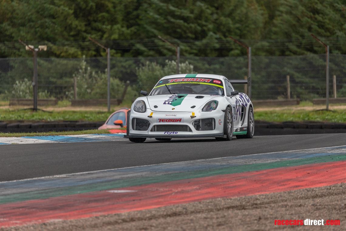 porsche-981-gt4-race-car