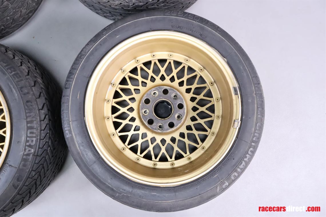 ferrari-308-wheel-set-15-inch-goldsilver-with