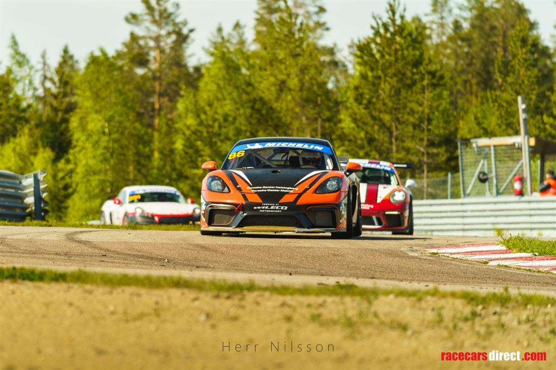porsche-718-gt4-clubsport-mr