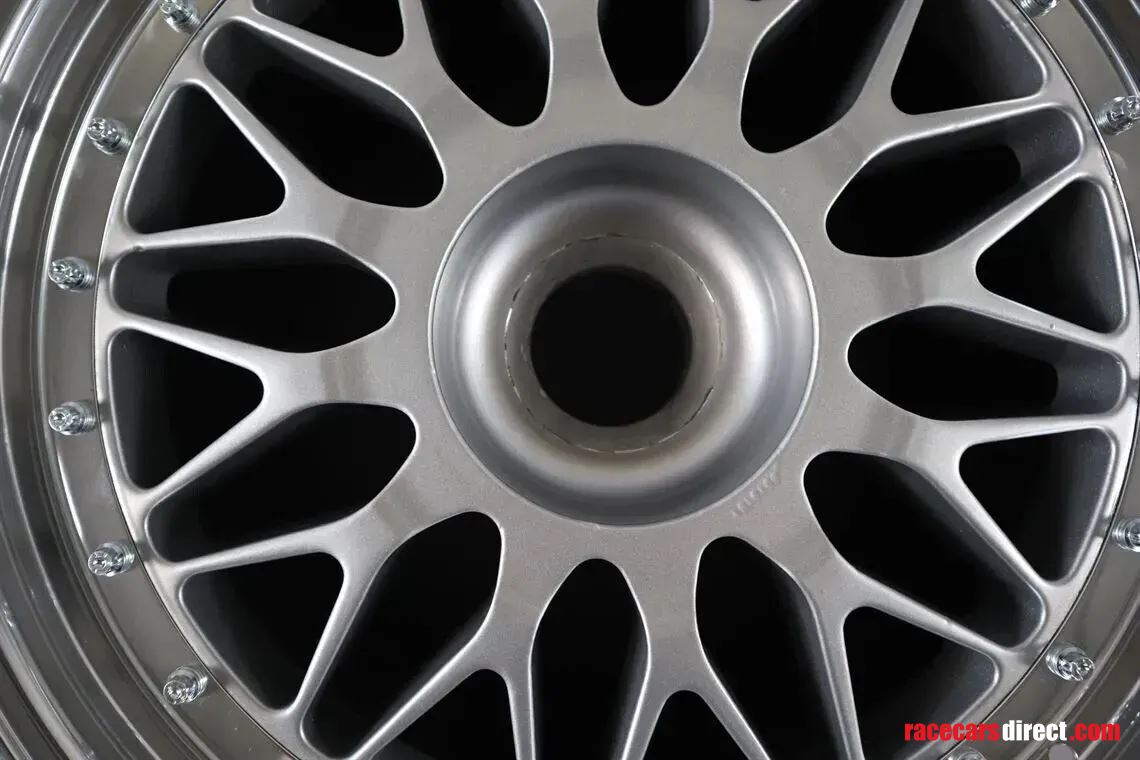 lola-b2k10-wheels