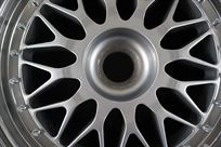 lola-b2k10-wheels