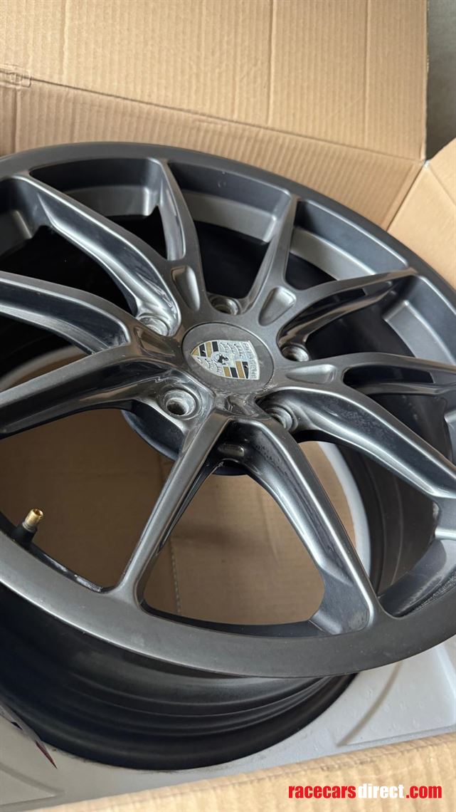 front-wheels-porsche-gt4-clubsport