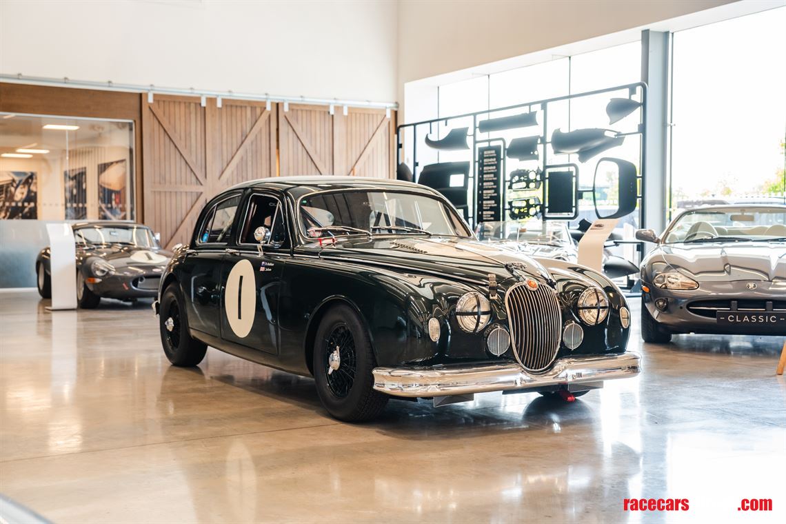 1959-jaguar-mki-fia-race-car---goodwood-entra