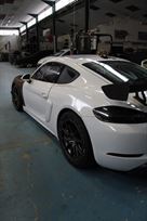 porsche-cayman-gt4-rs