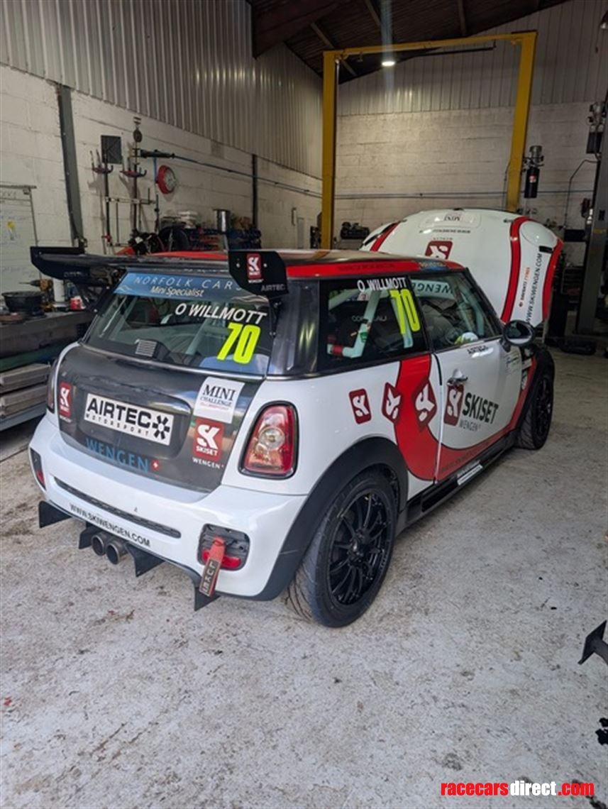 championship-winning-mini-challenge-clubsport