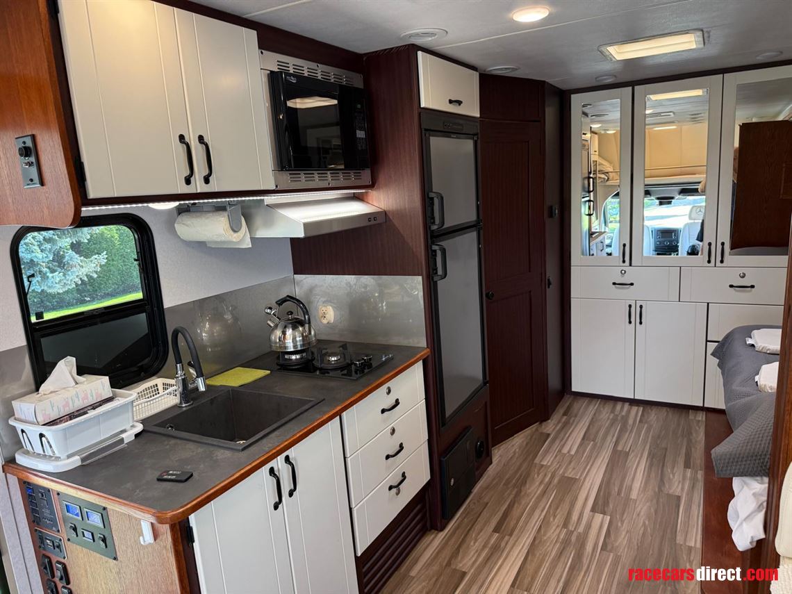 luxury-mercedes-sprinter-motorhome