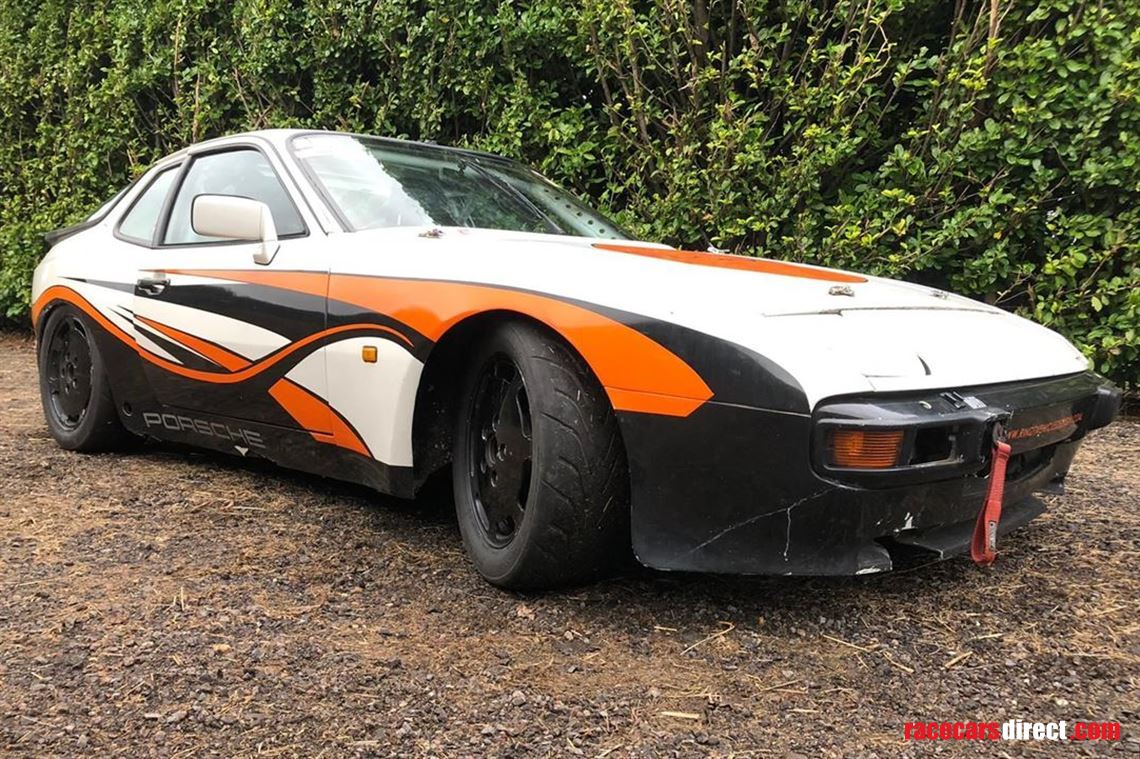 porsche-944-racertrack