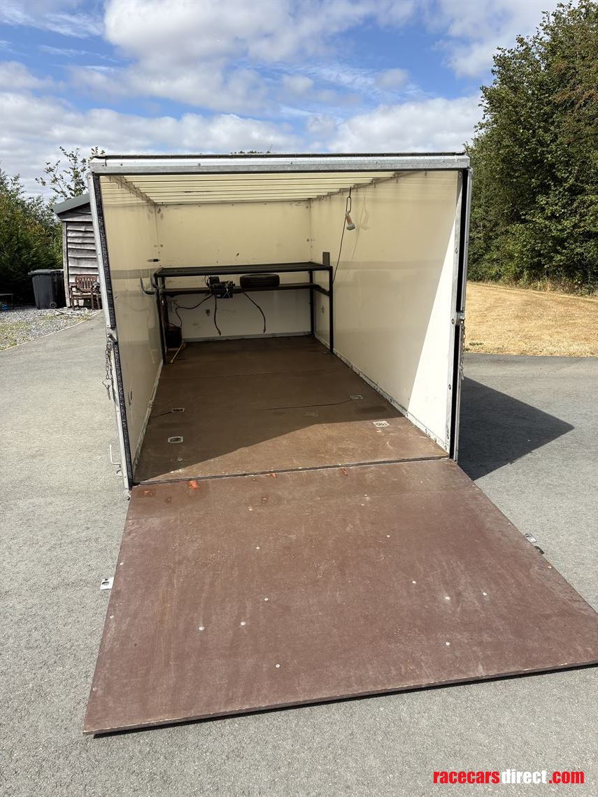 hazlewood-bespoke-car-transporter
