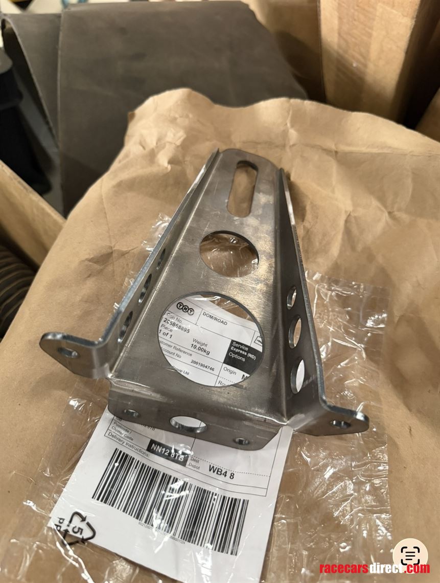 gt3-nismo-rear-tow-bracket