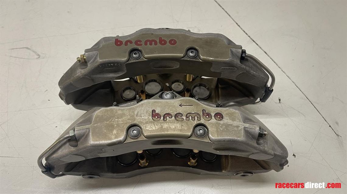 brembo-8-pots-monoblock-calipers