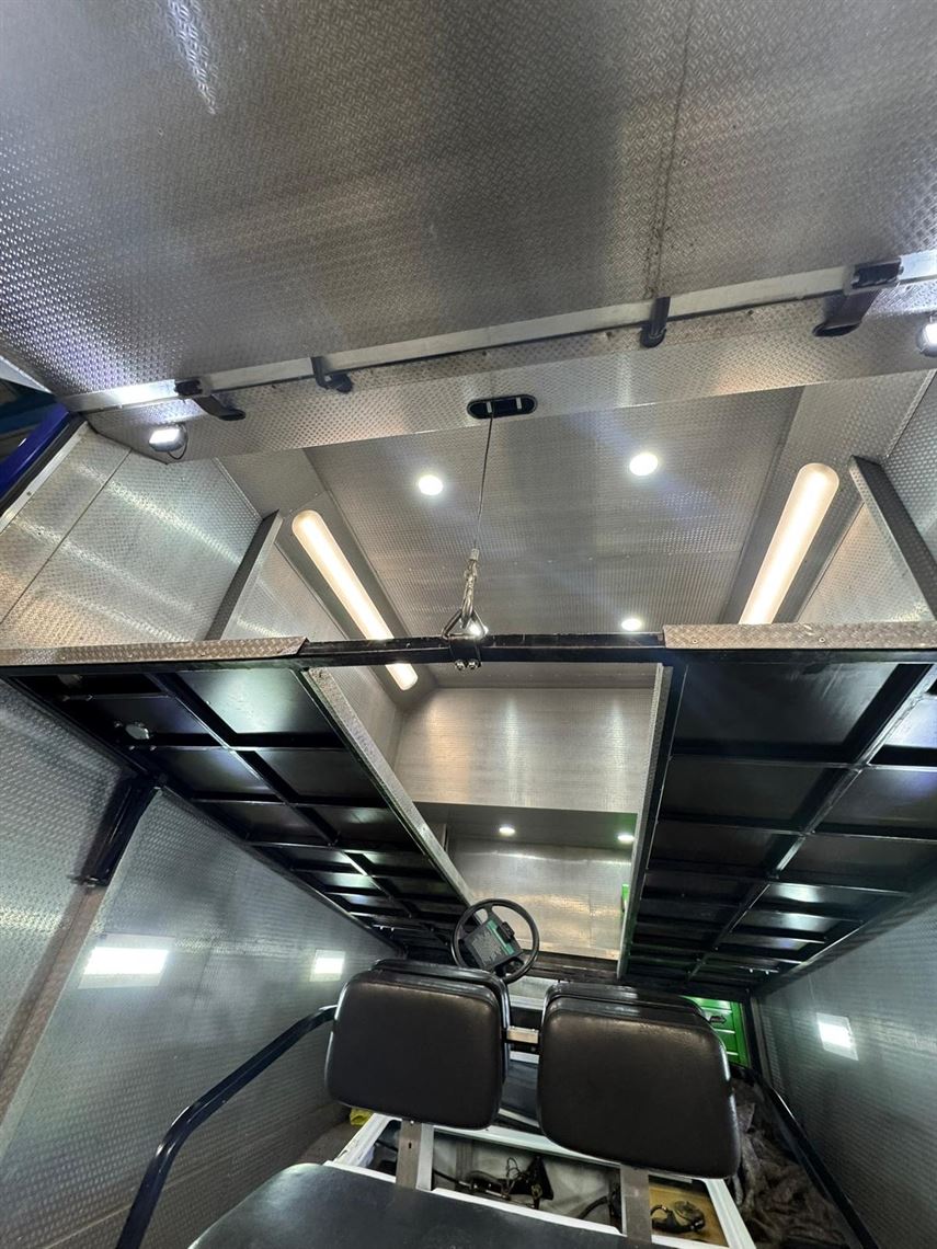 2-car-race-transporter-with-large-living-area