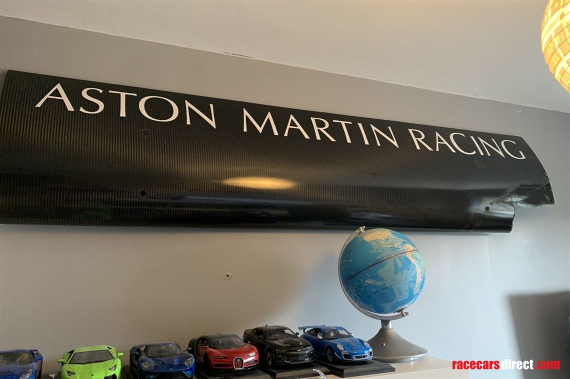 aston-martin-gt4-damaged-rear-wing