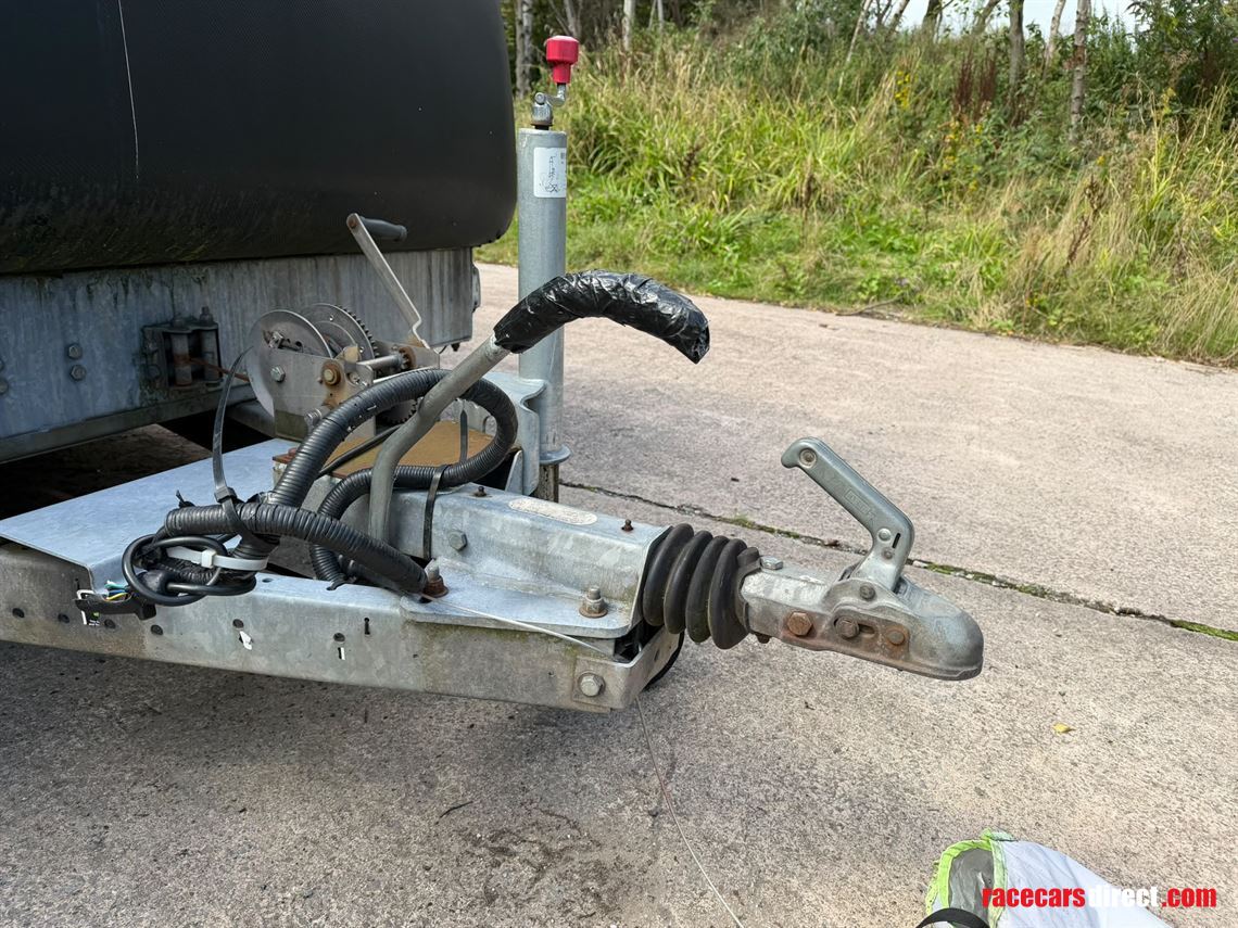 prg-tracksporter-enclosed-car-trailer